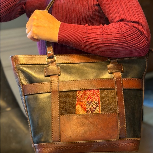 Vintage Artisanal Inca Sun Leather Tote Bag Made in Bolivia - Picture 3 of 15
